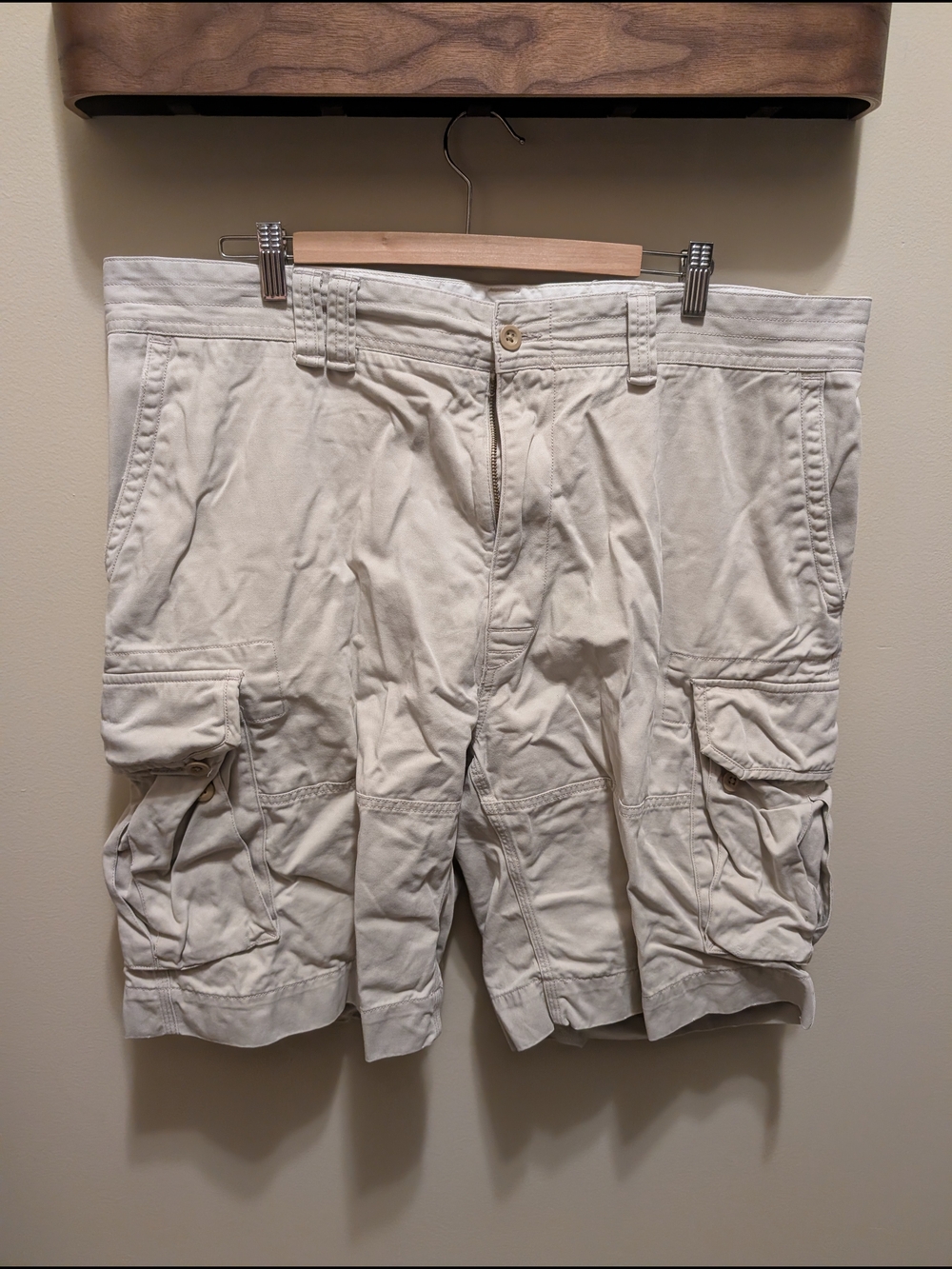 Ralph Lauren Men's Cargo Shorts in Beige